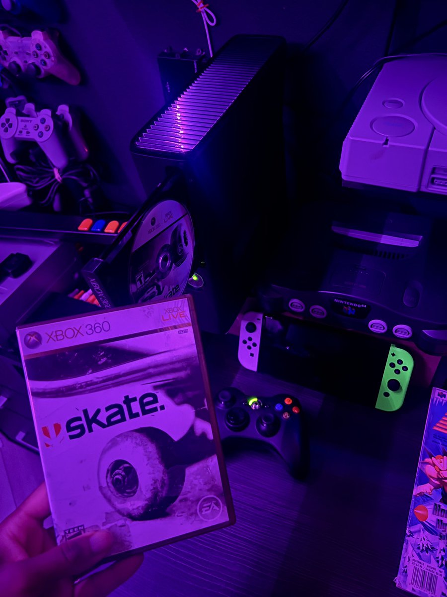 DarkSilver420's tweet photo. This how Iโm feeling right now ๐น #Xbox #Xbox360 #Skate #GameInTheDARK https://t.co/X7kXvPUf02