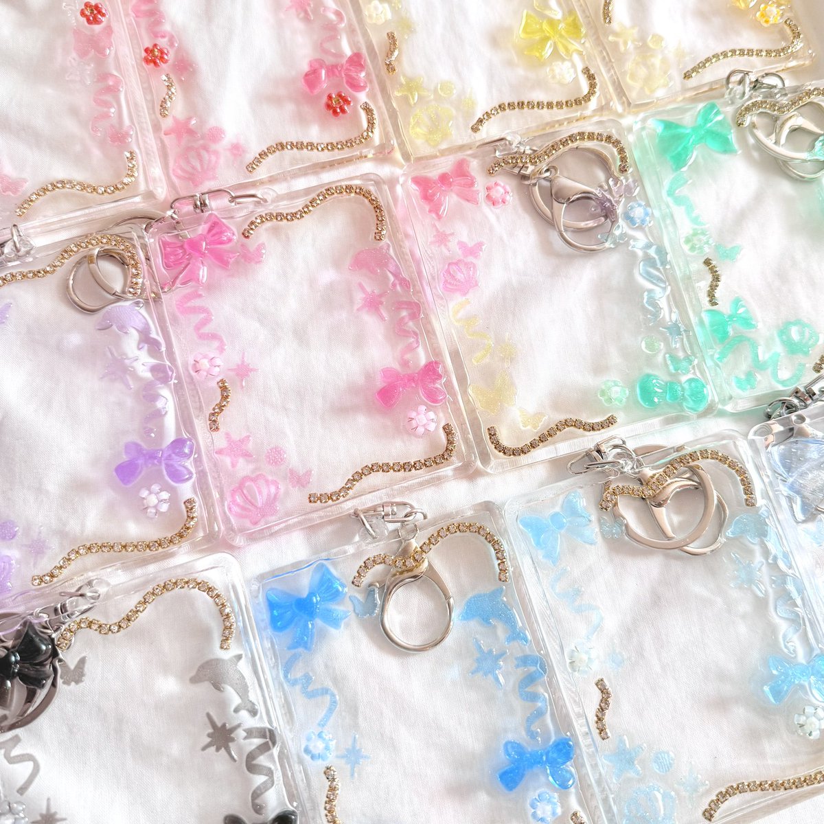 ___makelulu's tweet photo. 《デザインフェスタ》出展します🍒

出展名￤takatan! （makelulu）
出展日￤11/15.11/16 両日
ブース￤南館4階 P-234, P-235

#デザフェス62
#デザフェス62リポスト
@designfesta

今回も友人と4人で出展します！
レジンで制作したアイテムを中心に持っていきます🐬🫧
よろしくお願いします❕🌈 https://t.co/9Pe6vlphPA
