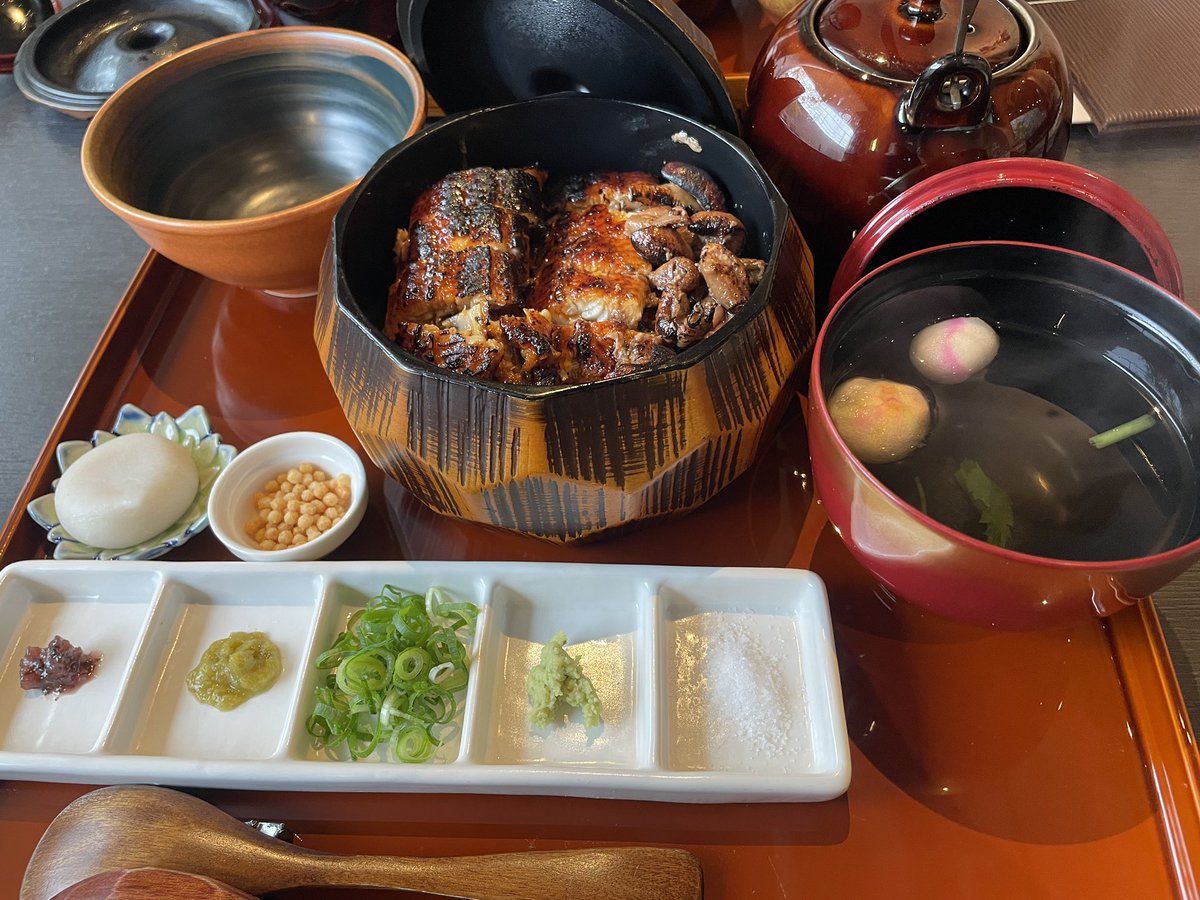 Take6wTagaC's tweet photo. 今日は「うな希" 希々花」に行って、ひつまぶし？を食べてきた。
うなぎの肝が使われているから「きもまぶし」って言うらしい🤔
初めての味わいで最高でした。 https://t.co/Xh0Fo0nFaH