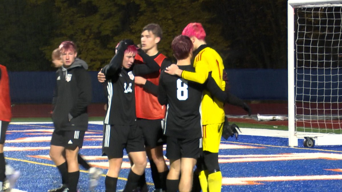 KurtPegler's tweet photo. Historic Washington soccer season finishes with second place trophy

https://t.co/HH5zF1ca9V https://t.co/7KatQ67zZL