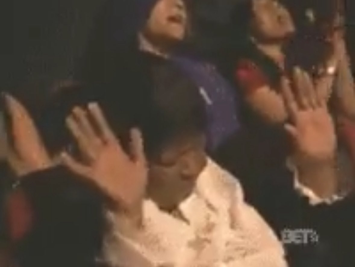 Viralskirmishes's tweet image. up and grateful 
Happy Sunday everyone