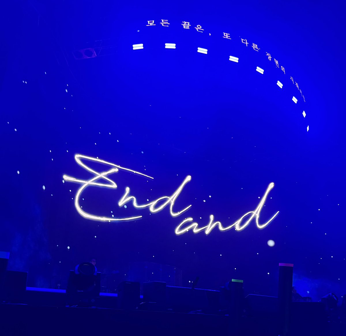 solelychangsub's tweet photo. 251108 이창섭 콘서트 <EndAnd> in Seoul - DAY 2 

다시만나 🩵🩵

#비투비 #이창섭 #BTOB #leechangsub https://t.co/MtypSgBBjm