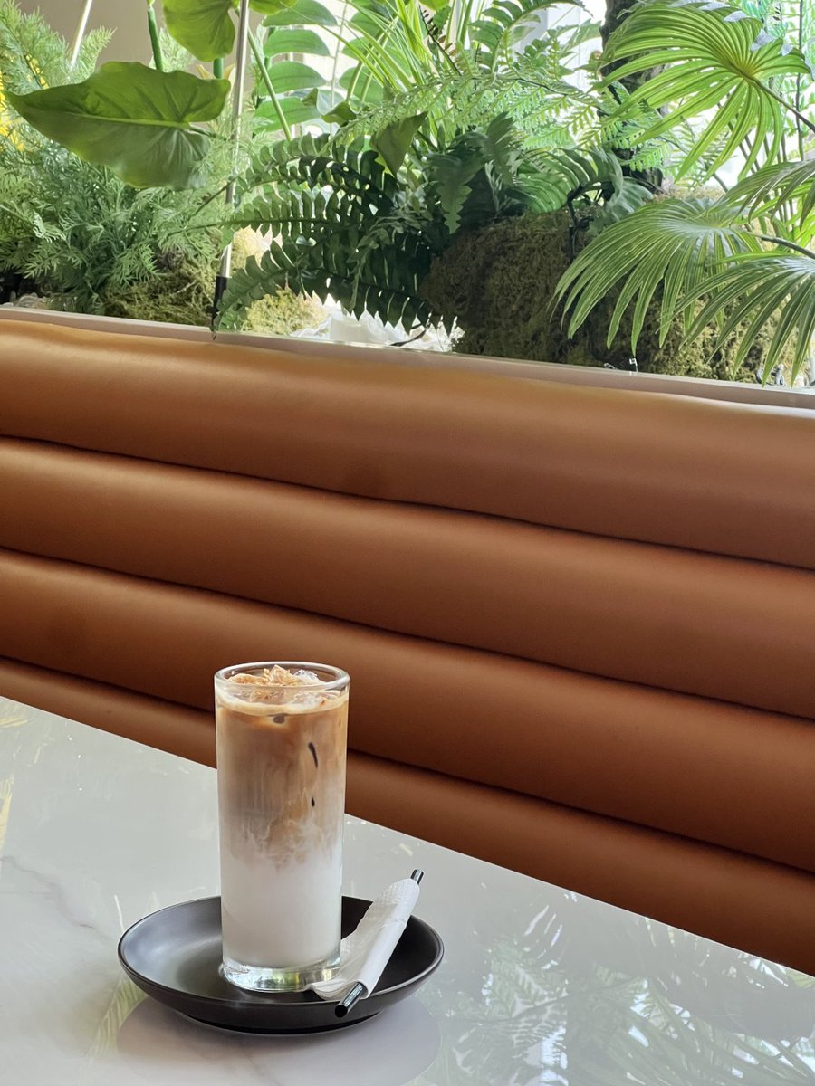 Johnoadm's tweet image. 식물 향과 커피 향이 섞이는 순간.