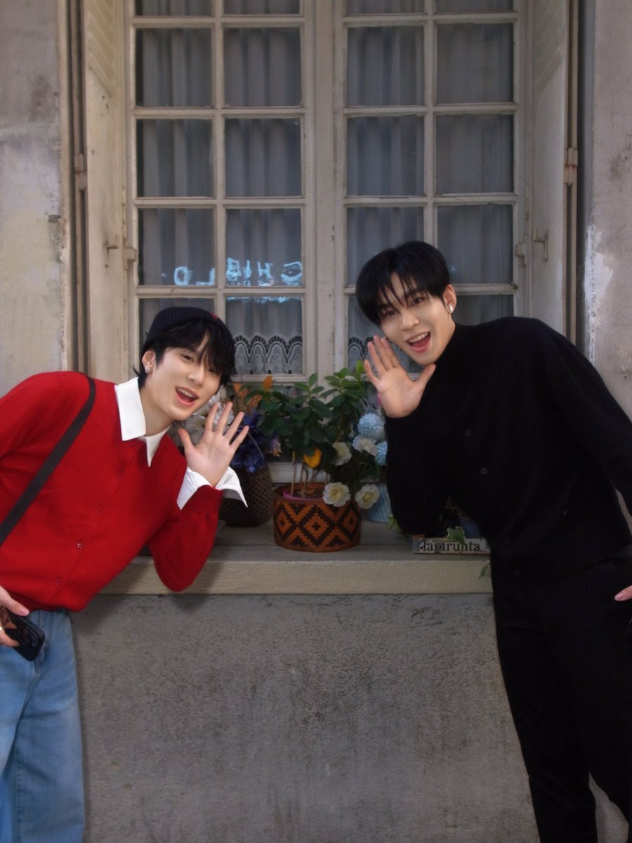 สวัสดีวันอาทิตย์คับ ฮาว อะเบ้าท์ พารีส? อาร์ ยู ฟอลลิ่ง อิน เลิฟ ?