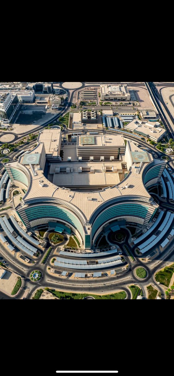 Jaber Al-Ahmad Hospital in Kuwait is the largest in the Middle East and the sixth largest hospital in the world, with a total area of 720,000 square meters.
Opened in 2019, it stands as one of the most advanced and expansive medical complexes globally.
•Capacity: 1,200 beds
