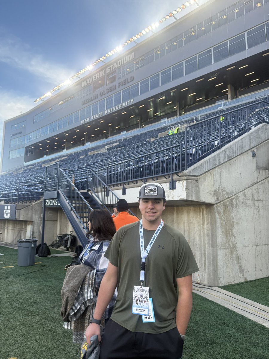 12kstephan's tweet photo. Had a great time in Logan tonight for the @USUFootball game. Thank you @IcemanCoaching for the game day invite vs Nevada. @eehowren @lanefarns @CoachChrisStack https://t.co/w6OU0XDkSn
