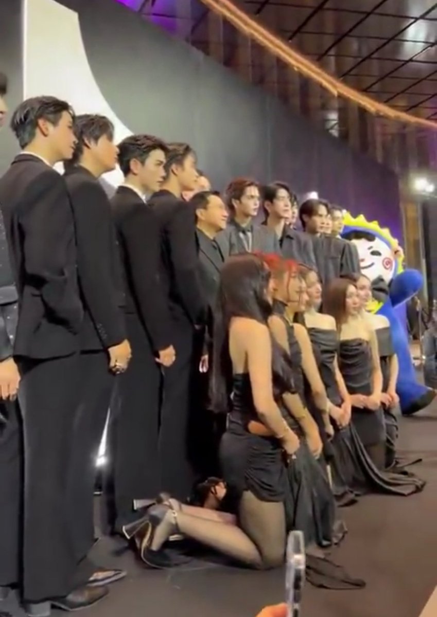 fairyrakyouu's tweet image. this isn&apos;t the first time gmmtv has done something like this. This truly reflects how they treat their female artists. Im sure there have been many other similar incidents too 
#GMMTV #FELIZZ #JuneMewnich