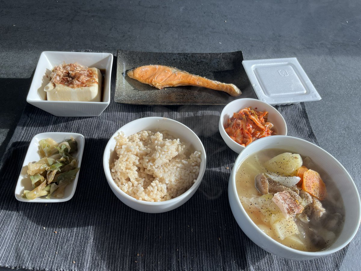 yanbe's tweet image. 健康ごはん続いてる。でもたまにラーメンとか食べる