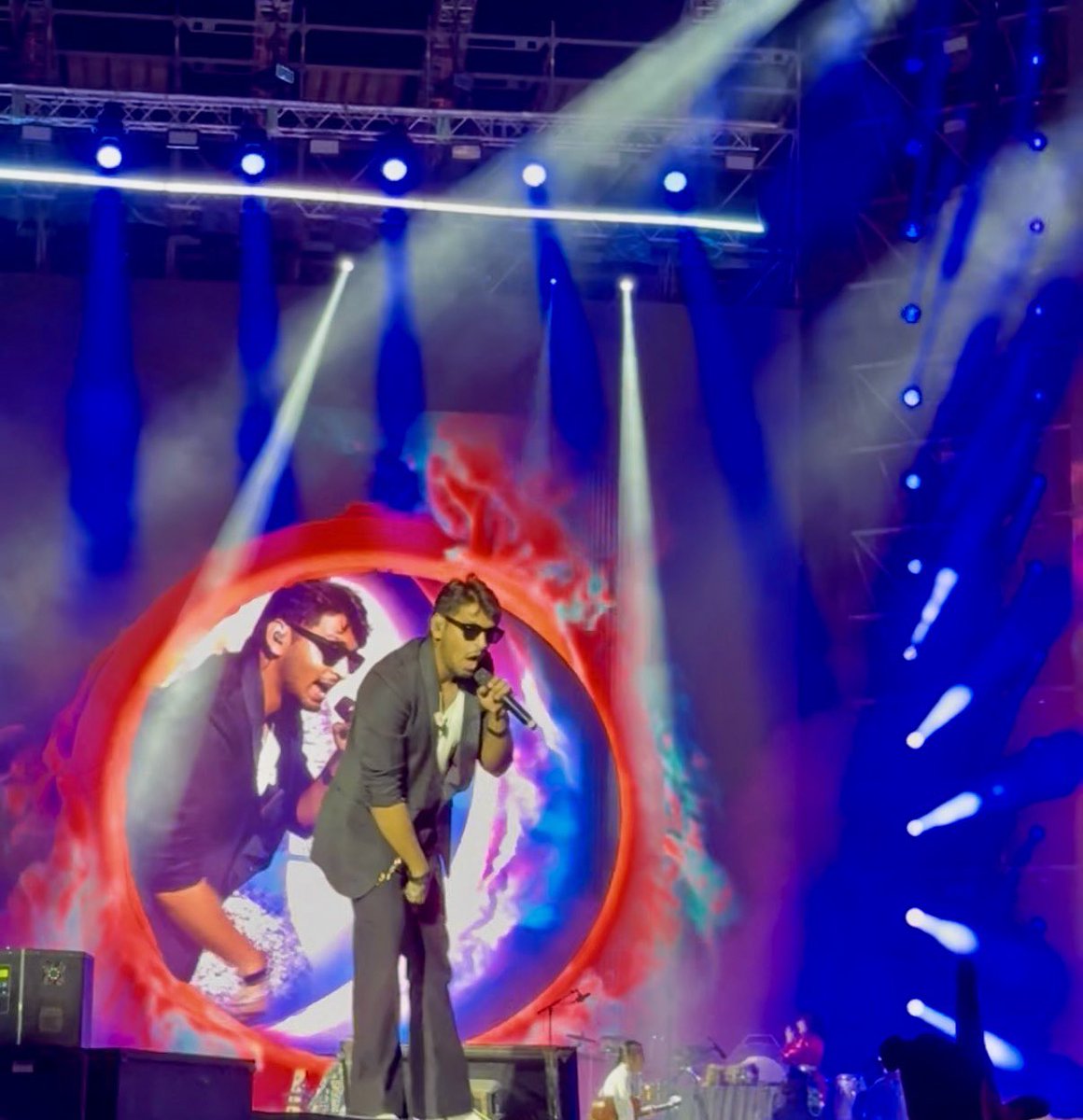 L0stInCosmos's tweet photo. @AdithyarkM ♥️ #ARRLive #Hyderabad https://t.co/U7FzYmeym7