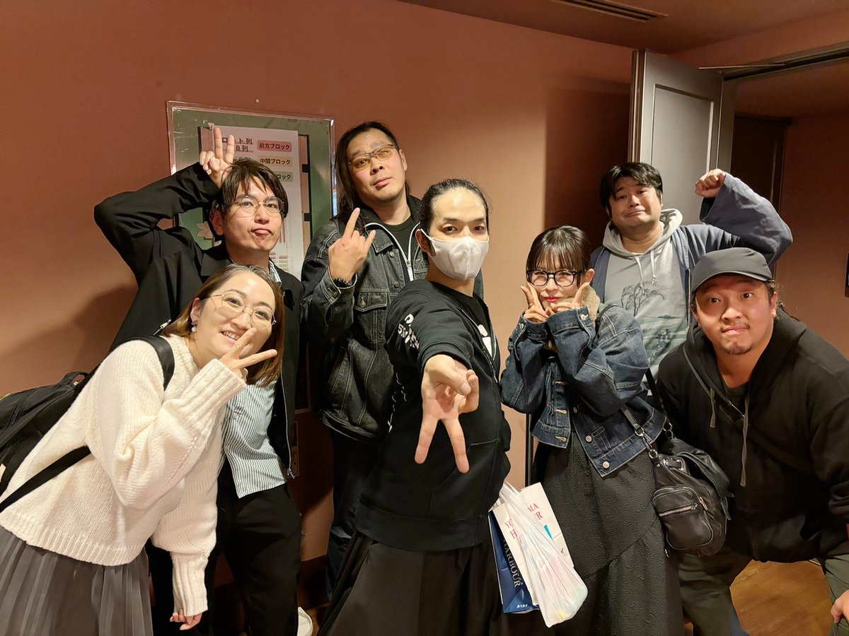 昨日
有賀さん出演の舞台
#BOWマクベス
観劇しました!！
内容めちゃくちゃ大好きな時代物
皆さんカッコよくて素敵でした

有賀さんも勿論カッコよくて素敵な役でした。

お久しぶりな方々とお会いできて大石少しタジタジでした（笑）

やっぱ舞台っていいな〜
楽しそうだな〜って思いました