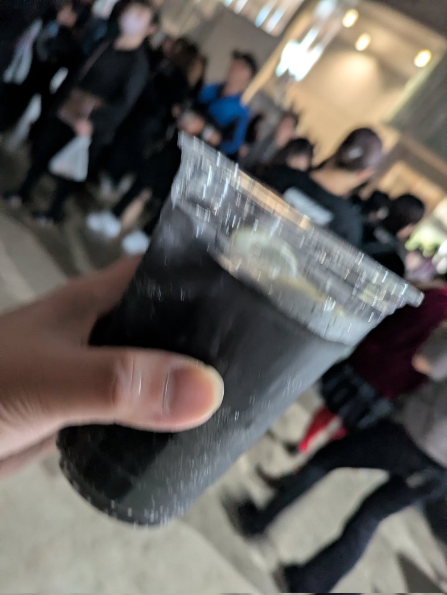 lunar_u_h's tweet image. どんなもんか、飲んでみたくて、『黒レモンサワー』。味は普通だったよ(笑)フェスのロゴシールはもうなくなっちゃってたので、昨日飲めばよかったかな。