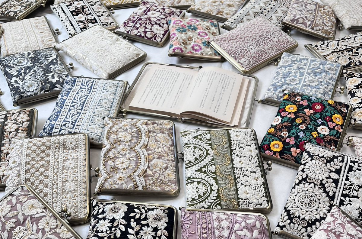 SewingCafeLUNA's tweet photo. デザフェス62

今回は4ブースをインド刺繍で埋め尽くします♪

がま口ブックカバー
アクセサリーポーチ
ジュエリーボックス
ショルダーベルト
ポーチ　バッグ

出展日　11月15日16日
出展名　SOLUNA SewingCafeLUNA 
ブース: 南4階　P42-46　
#デザフェス62リポスト
@designfesta https://t.co/G1uWt4vrPV