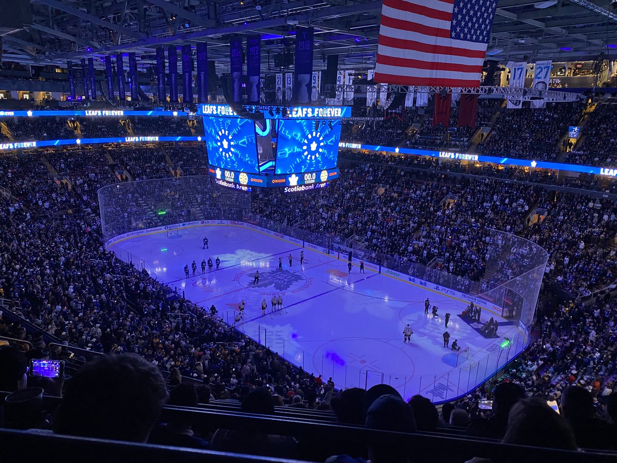went out tonight to the Leafs vs Boston game🤍💙