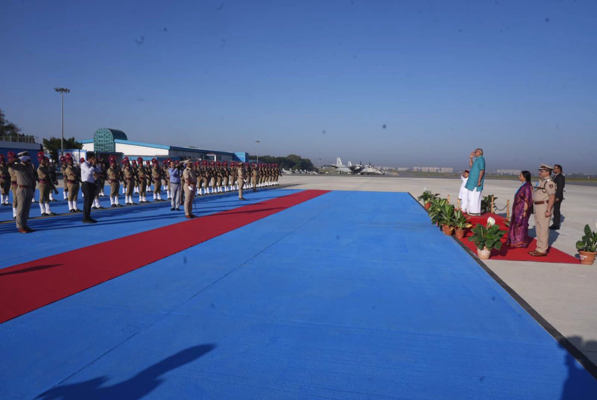 Hon’ble Governor of Karnataka Shri Thaawarchand Gehlot welcomed Hon’ble Vice President of India Shri C.P. Radhakrishnan on his arrival in Bengaluru