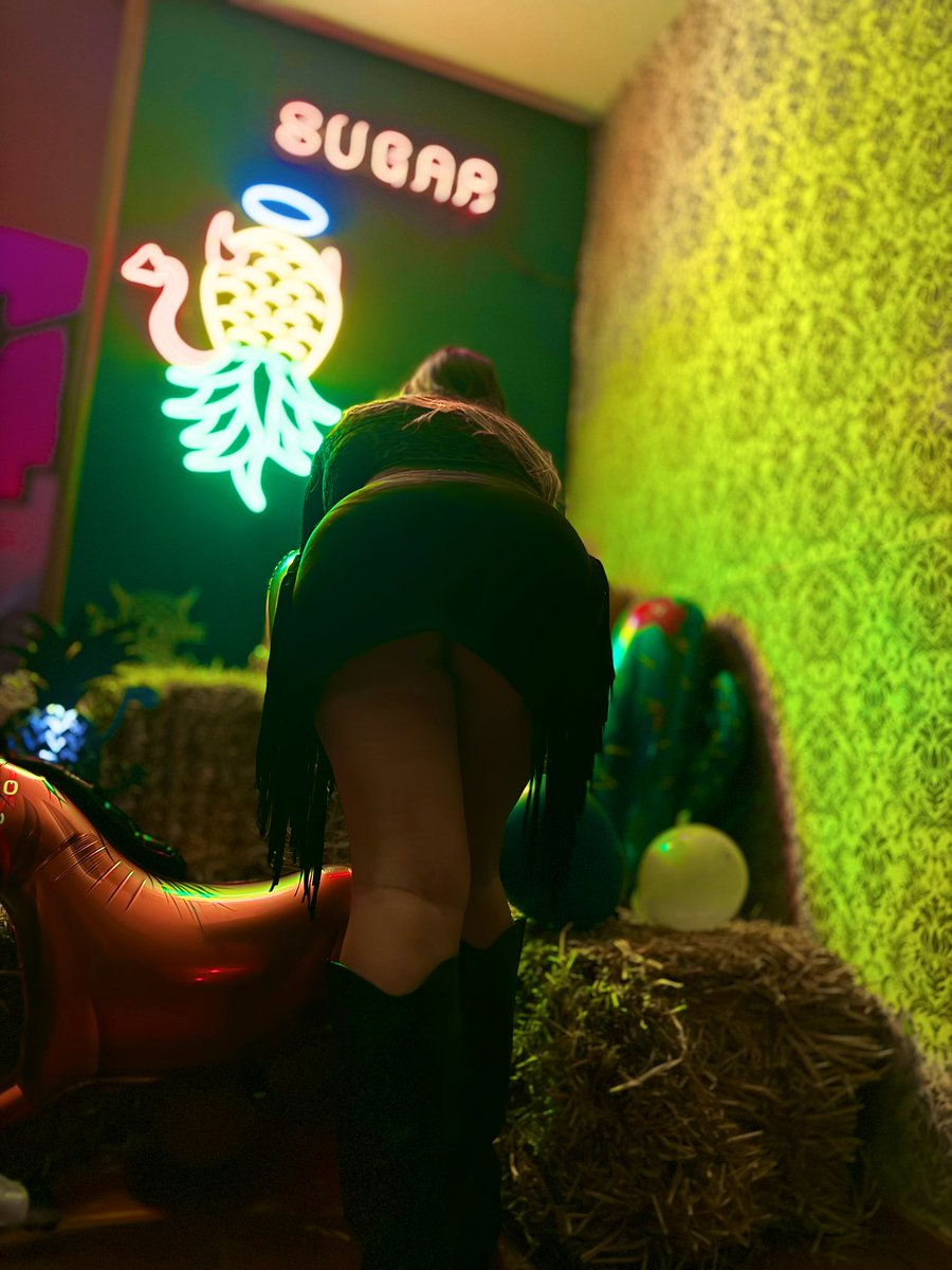 Esta vaquera no se doma… se disfruta!!!🔥🔥

<a href="/AnayDaveSW/">AnayDave</a> nos dices a qué hora disfrutas tu regalo… 😏😏😏
Felicidades….

Pd: Si le haces zoom me debes unos besos…. <a href="/SugarCoffeeSex/">SUGAR</a>