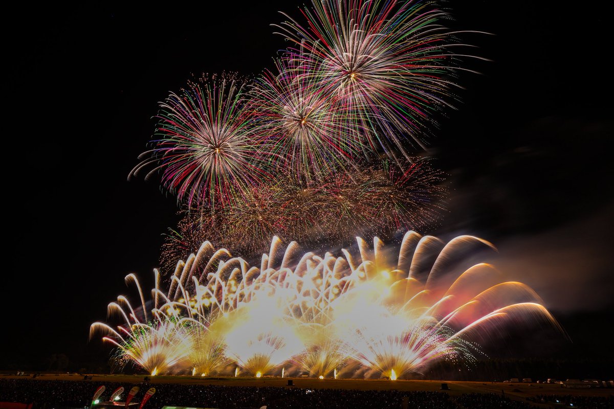 my_st10's tweet photo. にし阿波の花火　〜結〜
今年もにし阿波！
毎年すごいけど今年も去年を上回る凄さ
ドローンショーでオロナミンCとコラボ！
グランドフィナーレの『Noctaria〜蒼焔の導き〜』はフィナーレにふさわしいくらいの打ち上げ数で感動した
#にし阿波の花火2025 https://t.co/bVQhL1mzpP