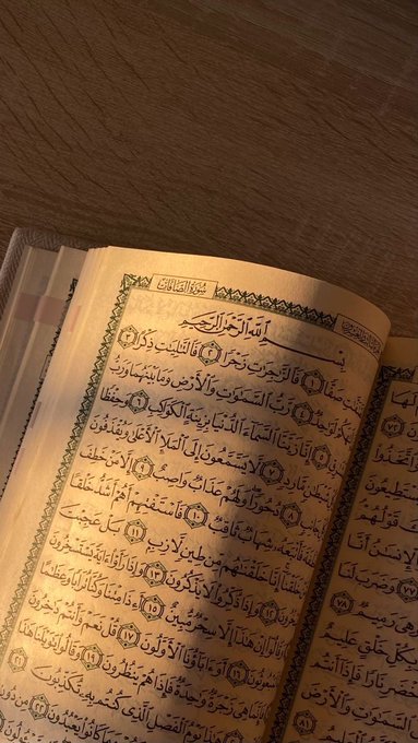 Ayet1Hadis's tweet photo. ''Sakın Allah'ın rahmetinden ümidini kesenlerden olma!''

🔸Hicr Suresi 55. Ayet https://t.co/TtUiufRCWT