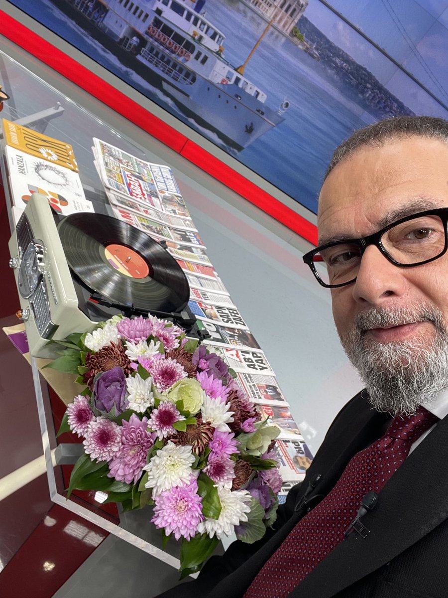 9 Kasım Pazar sabahında çiçeğimizle plağımızla gazetelerimizle hazırız.
8:30’dan itibaren canlı yayında gündemi ve hayatı paylaşmak için sizi de aramıza bekliyoruz.
Günaydın..
👋📺🐈🌞👀
⁦<a href="/atvdeHaftasonu/">atv'de Hafta Sonu</a>⁩