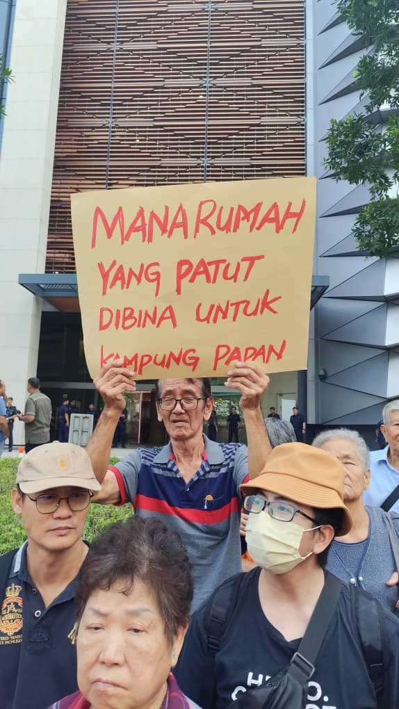 arul_psm's tweet image. Sad. The developer broke promise. The state failed to protect the people. Now families who built their lives  face bulldozers. @AmirudinShari, why allow injustice to unfold under your watch? #KgPapan #RightToHousing