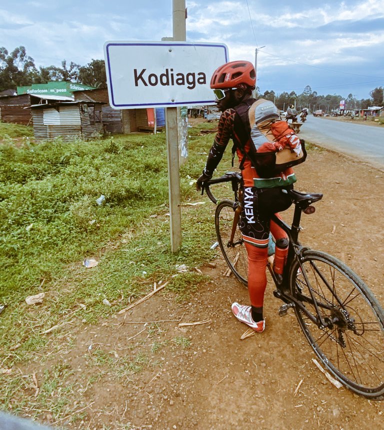 TravelSafiri's tweet photo. This #blacknovember @SiroDevs continues to break the glass ceiling. Currently riding towards Uganda for the @droidconug event. The landscapes are breathtaking. Let's keep him in our prayers as he continues to ride towards his goals.
@magicalkenya @TembeaAfrica @TujengeKenya https://t.co/F6nm84i9ba