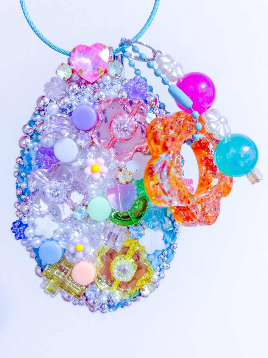 UERU0405's tweet photo. decokawapop mirror🪞
たくさんもっていきます！
ミラーにはブラシもついていて、キーホルダーにもなりますよ💛
ときめきを持ち歩こう🧚‍♀️

出展日：11/15,16両日
出展名：UERU
ブース番号 ：P-49

#デザフェス62リポスト
@designfesta https://t.co/VpqtsVcegH