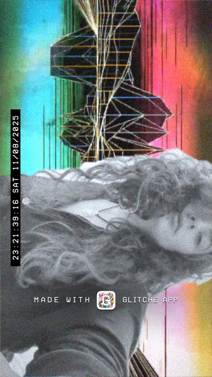 ceci_roche's tweet image. You have started something you can’t stop welcome to the future babe #inhalation #exhalation #grimes