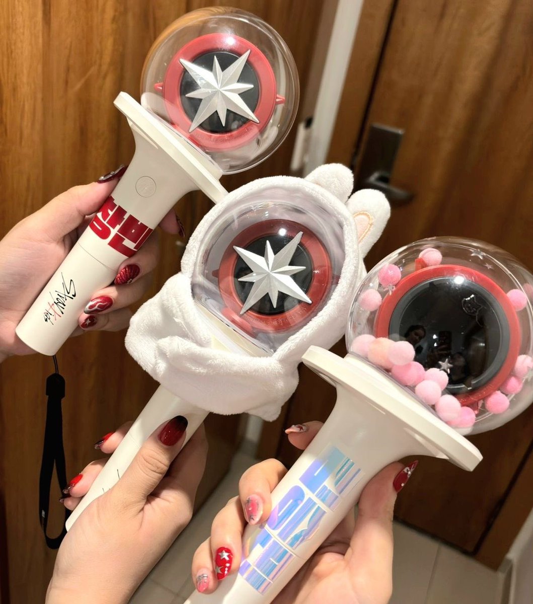 ur pinterest kpop concert!! ⟡₊˚🎤⊹♡

search up these things and the first pictures you get is for ur k-pop concert 𐔌՞꜆. ̫.꜀՞𐦯 .ᐟ.ᐟ

ꕥ concert outfit

ꕥ hairstyle 

ꕥ k-pop group 

ꕥ (that group) lightstick