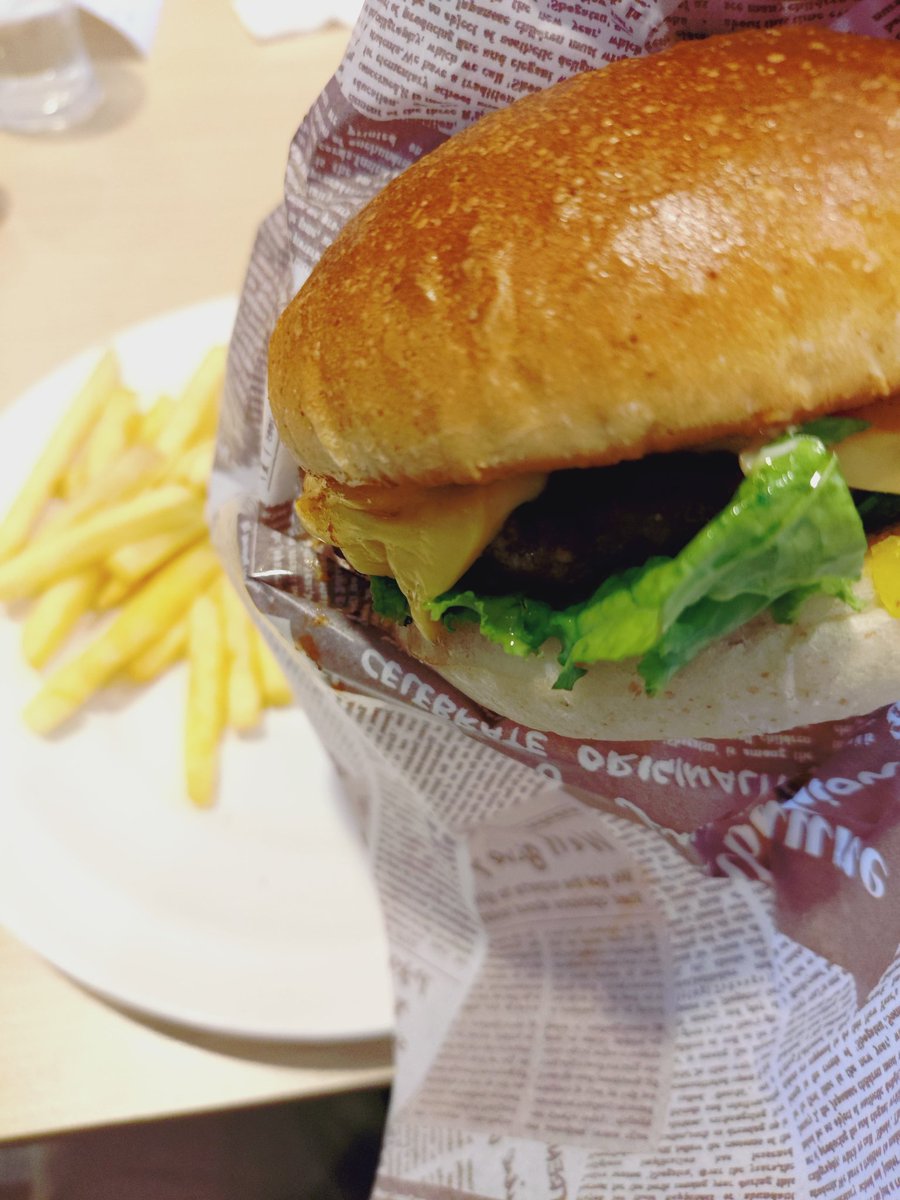 hajimecamp's tweet photo. ガストバーガー

復活に超感謝！

値上がり分、クオリティUP

ファミレスバーガーの域ではない

#ガスト #ガストバーガー https://t.co/J89Q404FsC