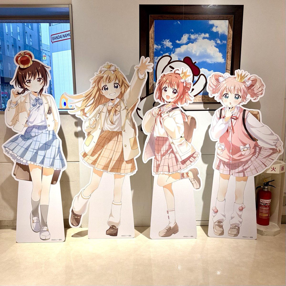 arasanta's tweet photo. アトレたぶん行き納め！
カードカレンダーやラーメンどんぶりなど、おしながきにない商品もしれっと置かれていますね https://t.co/hdUGKbAx8m