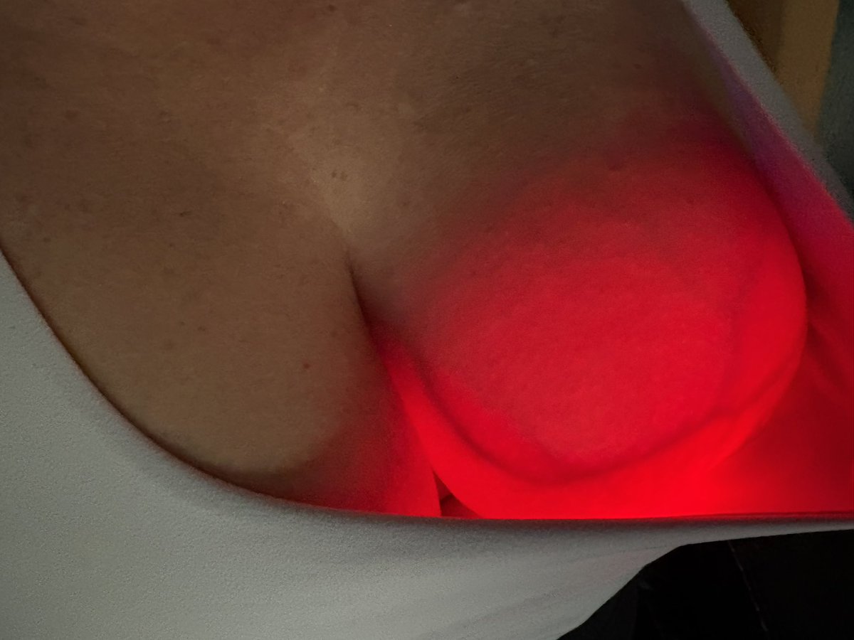 meghabutt's tweet photo. #glowtits #glowing #tits #glowboobs #snowglobe #nightlight https://t.co/m94DKG6kJR