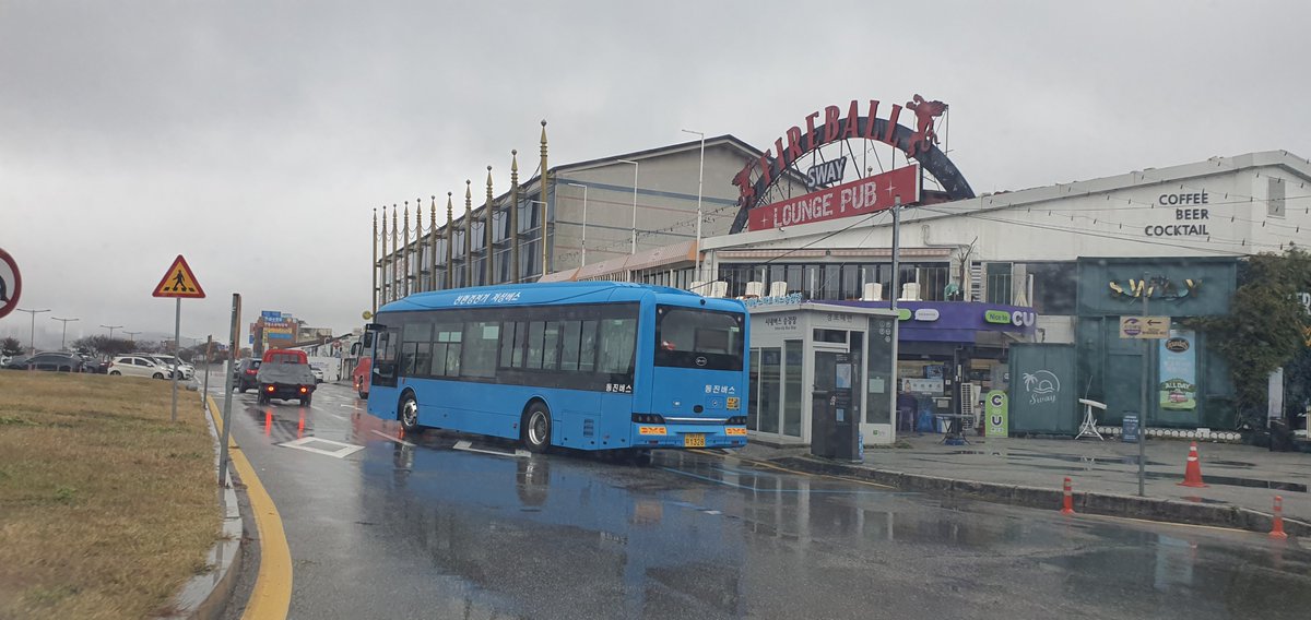 옛날 영동나이트를 지나가면서 현사랑을 옆에두고 옛사랑을 잠시 생각했다^^
잘 살고있겠지?