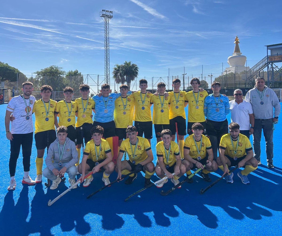 🏆 XXII Copa de Andalucía Juvenil  Masculina
📅  08/11/2025
🏟️  Benalmádena
🥇 CHP Benalmádena 
🥈 CH San Fernando 
🥉 <a href="/HockeyAlcala/">Club de Hockey Alcala</a> 
📝 Resultados 👉 hockeyandalucia.es
#HockeyAndalucia <a href="/DeporteAND/">Andalucía es Deporte</a>