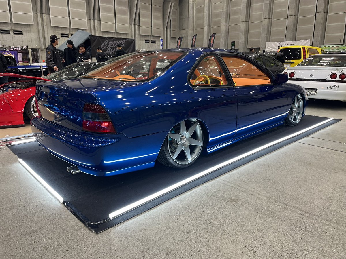 Retttsu's tweet photo. Truckmasters/FEAにてリメイク後お披露目。
アコードは初のインドアショー。
今回は内装をフルリメイクしてのマスターズファイナル。
内装まで全てメイドインSugarz。
初めてミシン触ったのでとにかく大変でした笑
レディースオーナーらしく、当時の雑誌に載っているようなローライダーコンパクトに。 https://t.co/CuLM1yy8wx