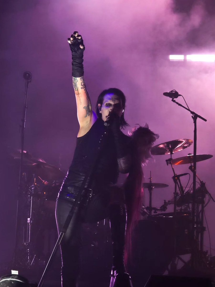 GerdaBarrel's tweet photo. Nov 7 | London, UK
📸 alexjackbrown | my_stitches_itch
#marilynmanson #marilynmansonforever #marilynmansonlove #marilynmansonfan #marilynmansonfamily #mansonite #mansonites #istandwithmarilynmanson #brianwarner #brianhughwarner #manson https://t.co/ilLdMRtIyd