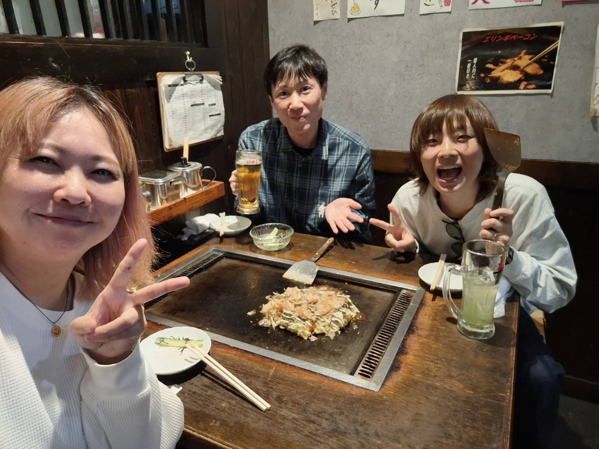 昨日はみゅーおおやまトリオ！
ほぼ恋バナな1日でした！
めーっちゃ楽しかった！
めーっちゃだいすき！！
昼から夜まで遊んでもらって末っ子は大満足です！！！！また遊んでね！！！