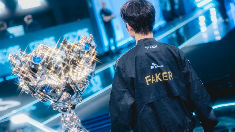 mfreak00's tweet photo. Hoy es ese día por el que vemos League of Legends todo el año.

Estamos ante la Telecom War más importante de la historia.

Si alguien puede conseguir la triple corona consecutiva es T1, si alguien lleva años evitando hazañas de otros equipos es KT.

Disfrutemos del espectáculo. https://t.co/NiXRJmrIzo