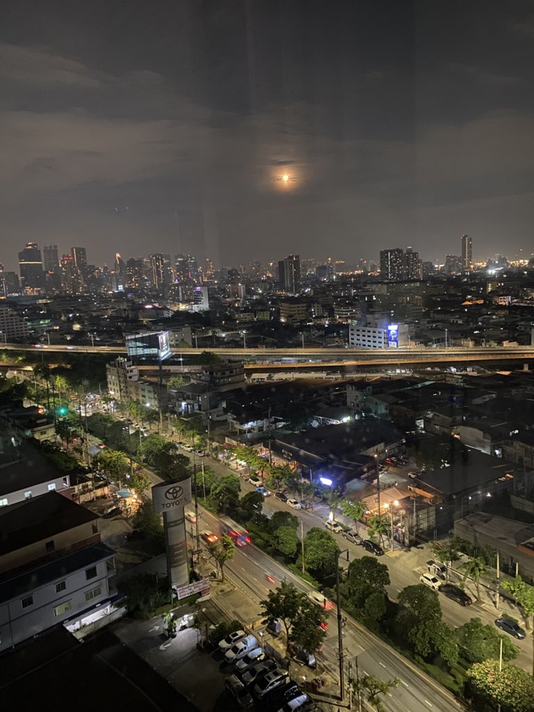 PrimaGoddess's tweet photo. Bangkok Moon 🌕✨ https://t.co/dd34ljRFoM