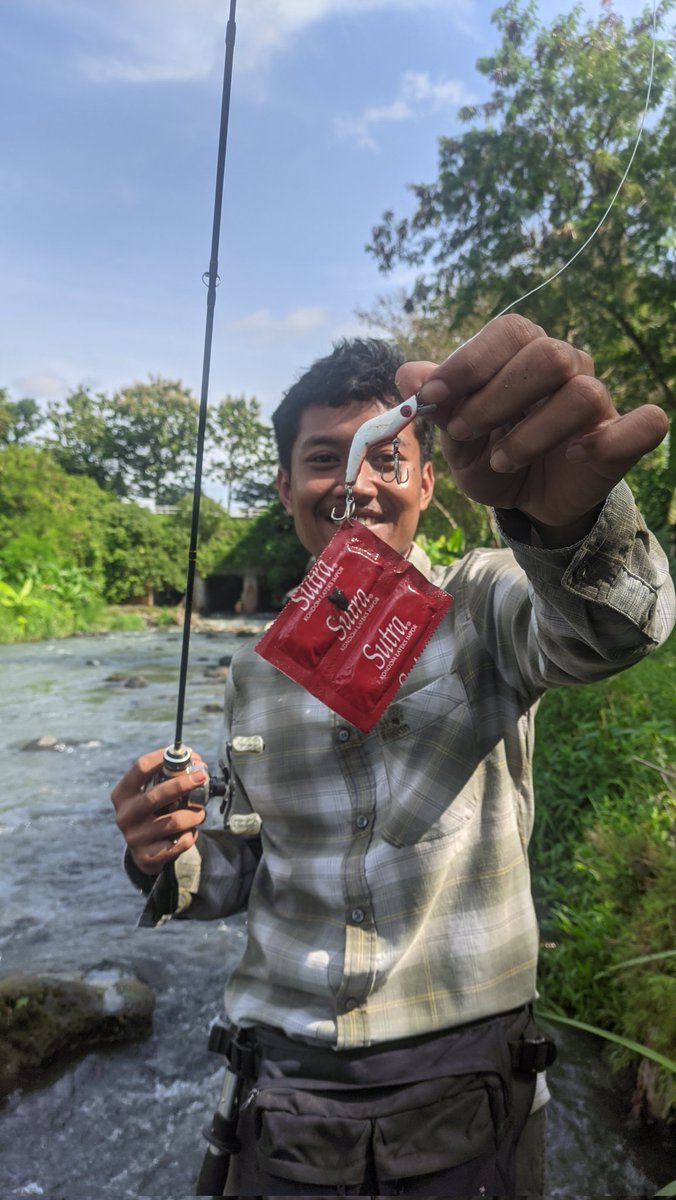 wildanja0L's tweet photo. stop buang sampah disungai!!!!!
mancing hari ini🌻
#streamfishing #fishing https://t.co/jpHKAbaUSC