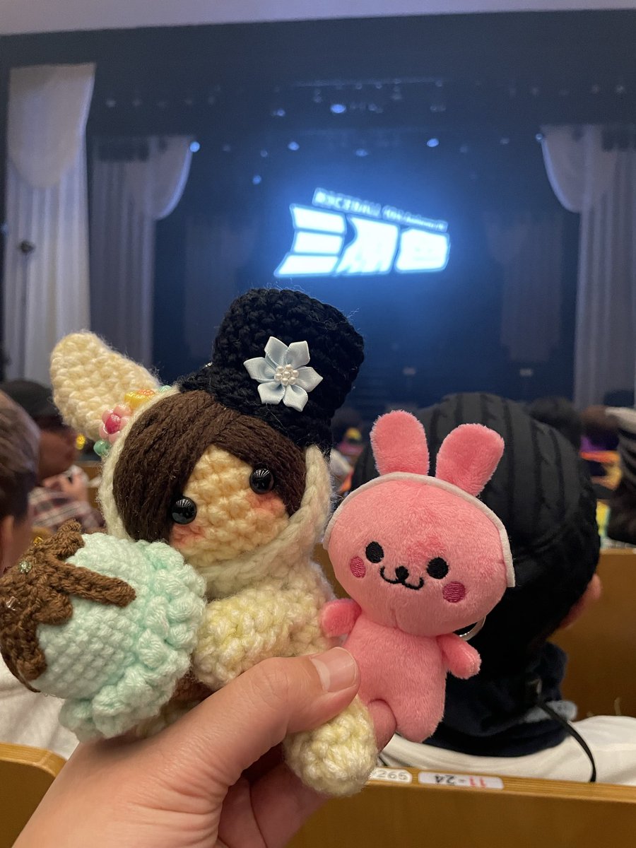 yuchanRM's tweet image. 始まるよっ🍙🌾
T.O.C.Aさんのお花が🥹✨

#三原色
#ライスボール
#TOCA
#弘前市民会館