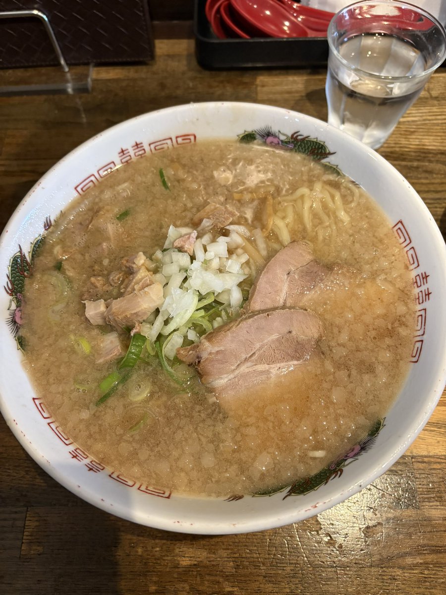 UMB102def's tweet photo. 佐倉 / 喜多方食堂 麺や玄 佐倉分店
 🚩蔵出し醤油らーめん まったり 大盛
 🚩半本鮪丼

今年254杯メ〜ん？昨日はまともに飯🍚食わずにアルコール🍺消毒？本日の気まぐれ💿🍜具合はこんな感じ🎶🤣

現地検索🔍めちゃ混み店内待ちも脅威の♻️回転率✨😳

周りは高確率で本マグロ🐟付き❣️コクのあるまったり背脂醤油スープも旨い‼️😋

これだけ食って¥超お値打ち1550💕😁