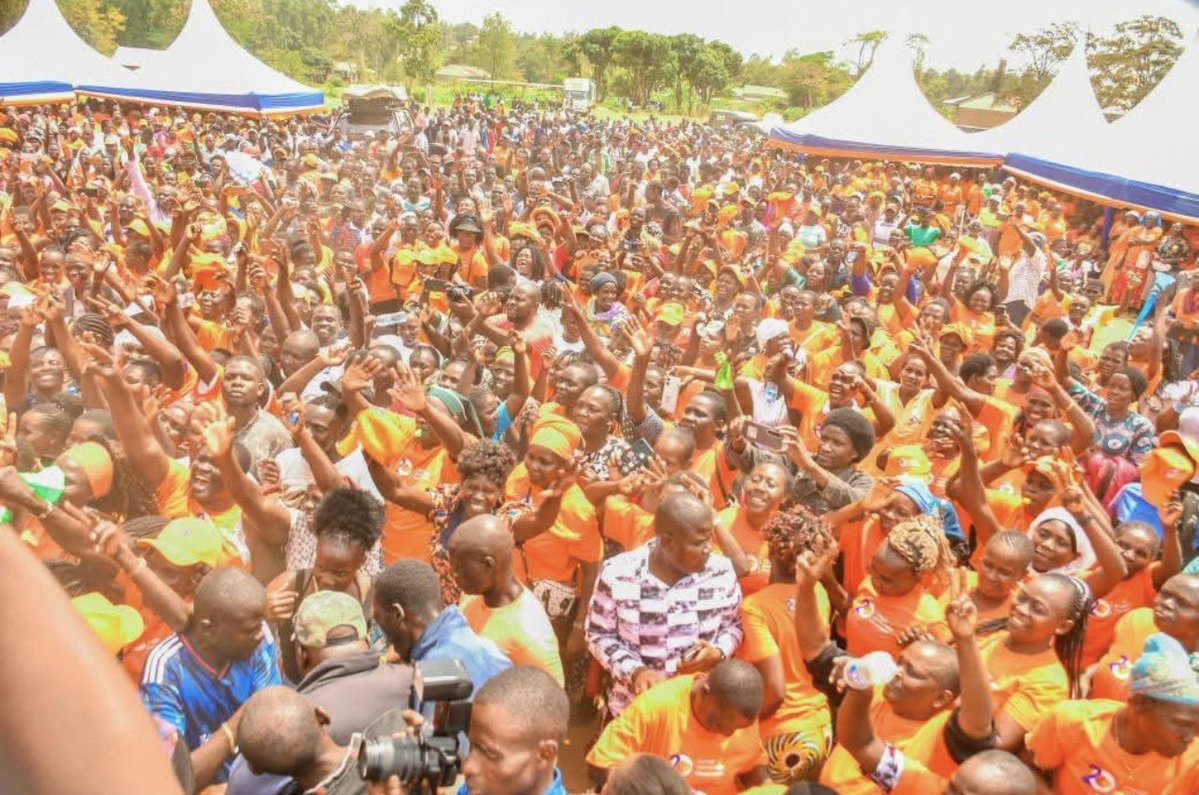 Oburu has taken over Raila’s signature lifting hand endorsement. Ugunja is ODM tupu.