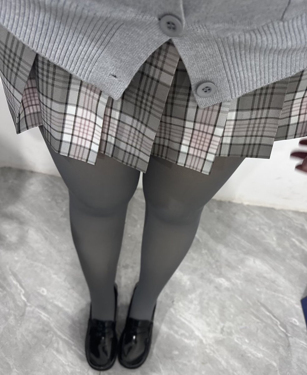 女大学生今日穿搭
#女大 #母狗