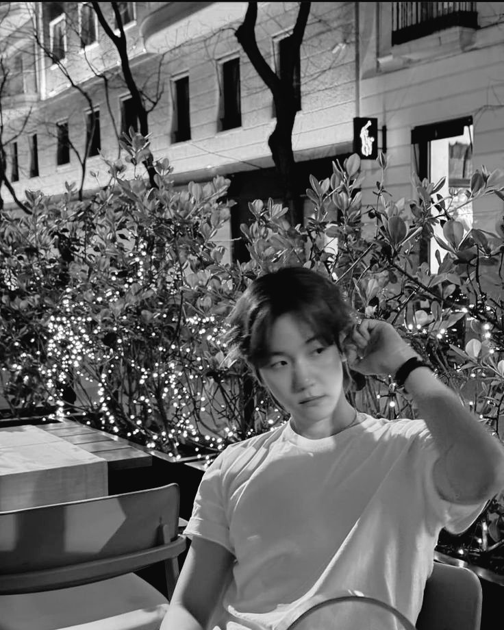crystalcbhs's tweet photo. ALMOST
- Chanbaek short au

"Just because we can't be together, doesn't mean I won't love you" https://t.co/YhwkBRM2gM