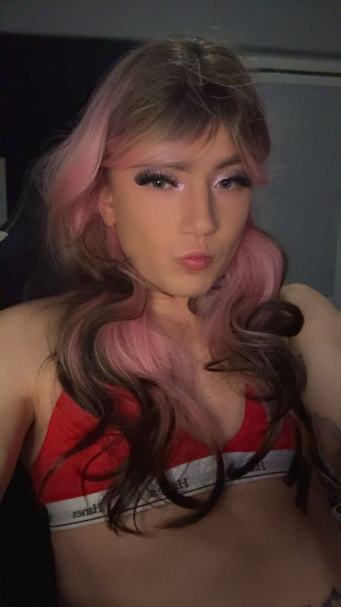 RueSableCD's tweet image. luv how the pink blends💗 #sissy #femboy #crossdresser #pink #makeup