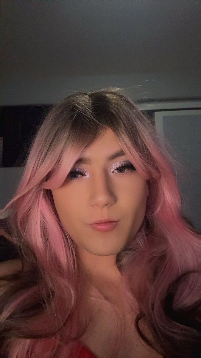 RueSableCD's tweet image. luv how the pink blends💗 #sissy #femboy #crossdresser #pink #makeup