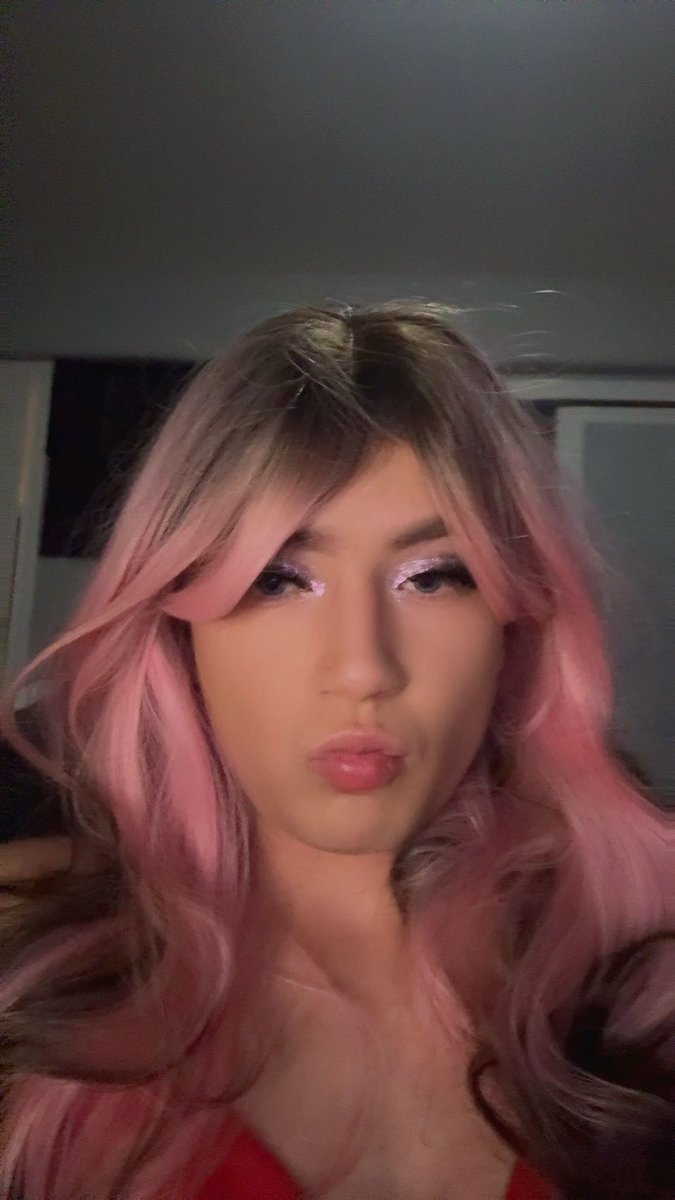 RueSableCD's tweet image. luv how the pink blends💗 #sissy #femboy #crossdresser #pink #makeup