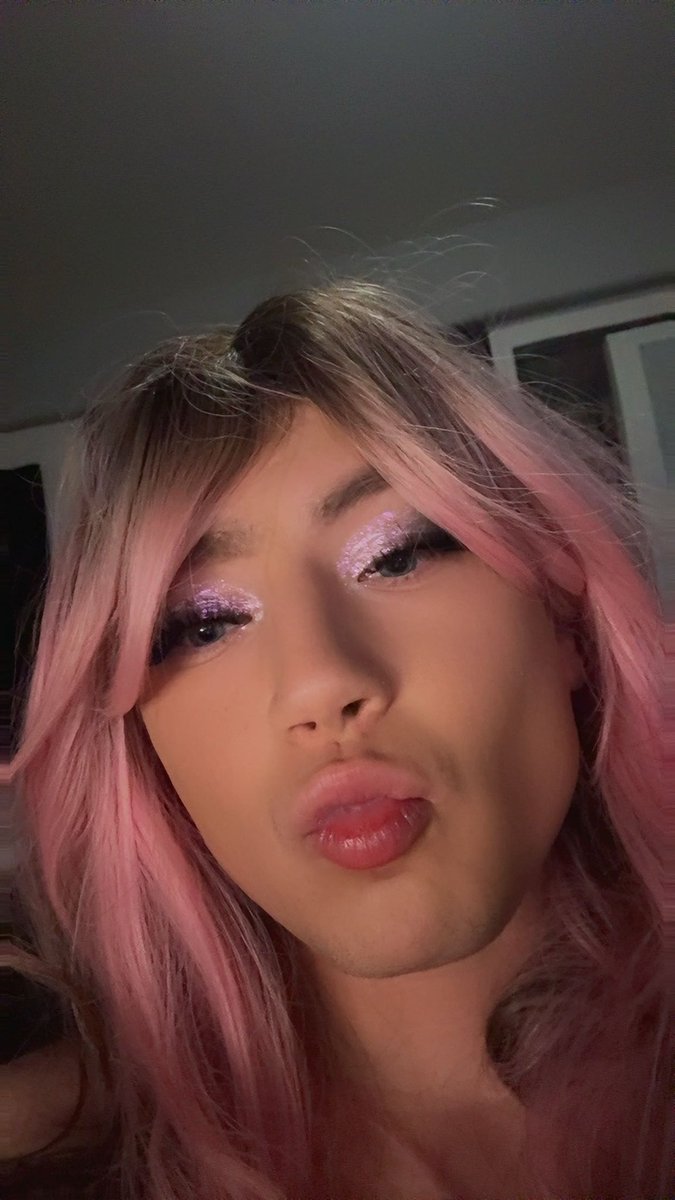 RueSableCD's tweet image. luv how the pink blends💗 #sissy #femboy #crossdresser #pink #makeup
