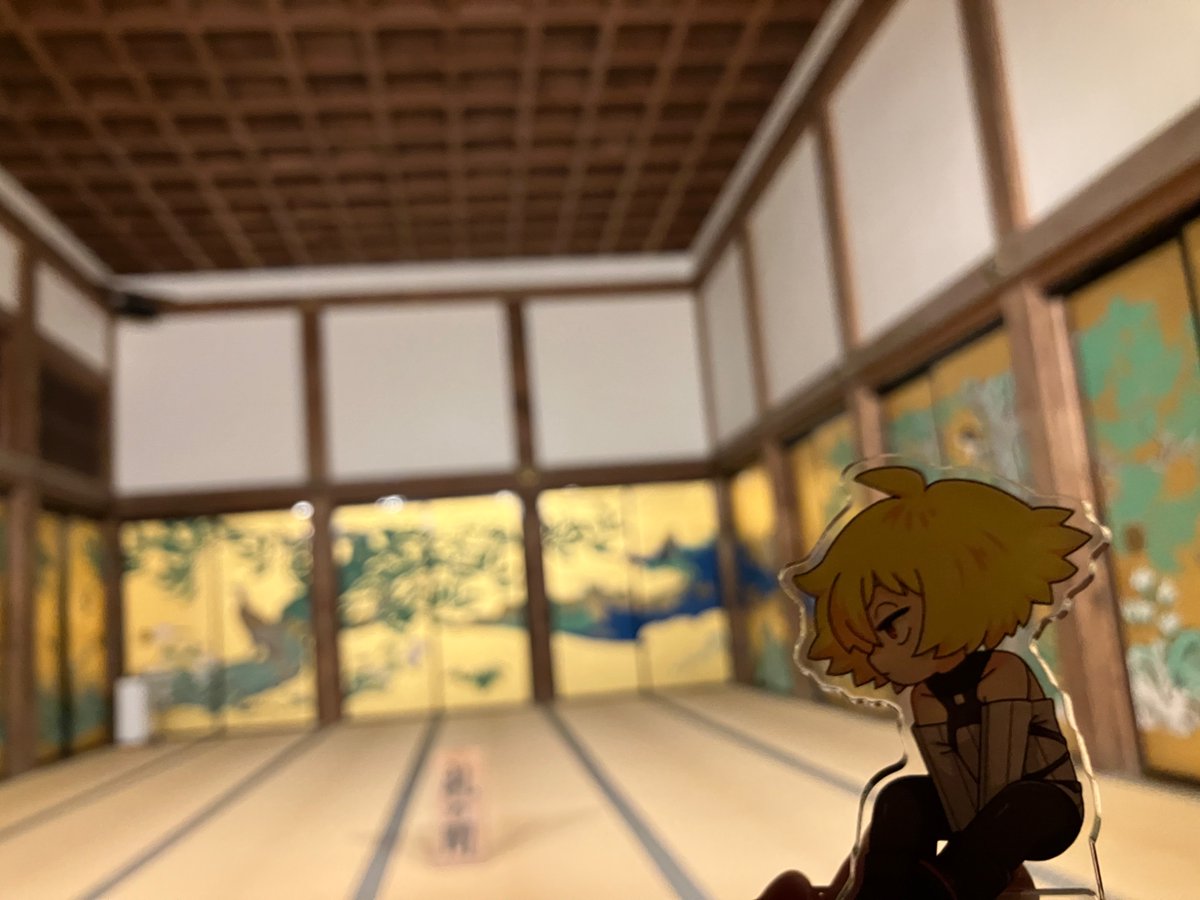 chocorax3's tweet photo. あと普段は撮影できない瑞巌寺も夜間ライトアップ期間で記念撮影できたの良かったです
キュウゾウ様にピント合わせると国宝がボヤけますが〜 https://t.co/mHqwaPWx8L