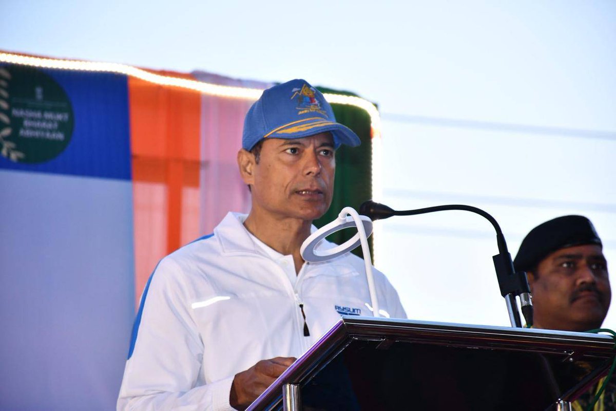 paramilitary_m's tweet image. 🏃‍♂️ BSF Marathon Jammu
Flagged off by DG BSF Shri Daljit Singh Chawdhary today!
Celebrating 60 glorious years of BSF — a run for fitness, unity &amp;amp; a drug-free India!
#JaiHind #FitBharat #BSFMarathon