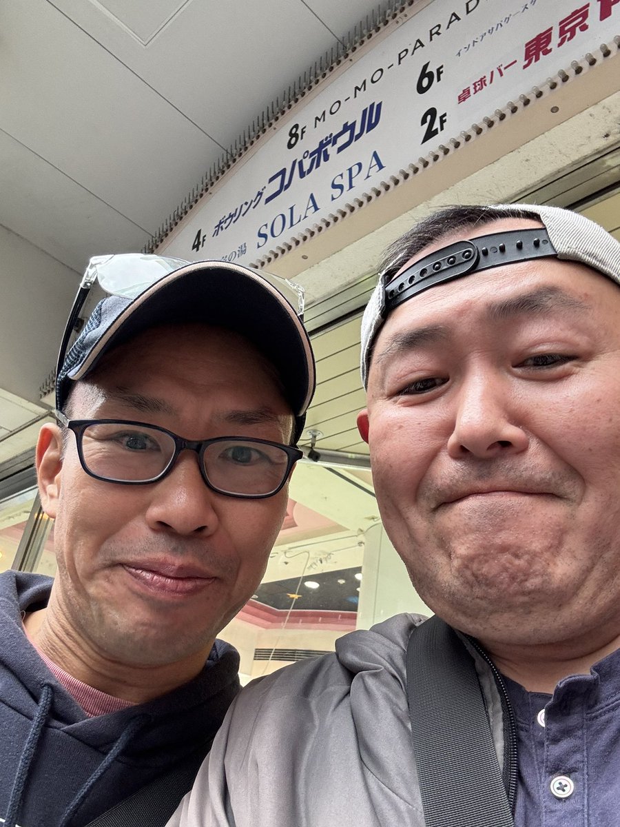 1310Isato's tweet photo. 年内最後のNICE MIDDLE キックボクシング観戦してきました
タイトルマッチ3試合
手に汗握る白熱の闘いでした🥰🥊
試合疲れてるのに、ガラちゃん快くお写真ありがとうございました❣️
#NICEMIDDLE https://t.co/4ocLxXfdbR